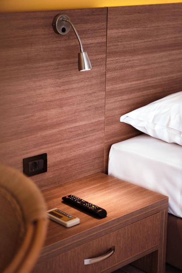 Hotel Pavlou Poros Town ภายนอก รูปภาพ