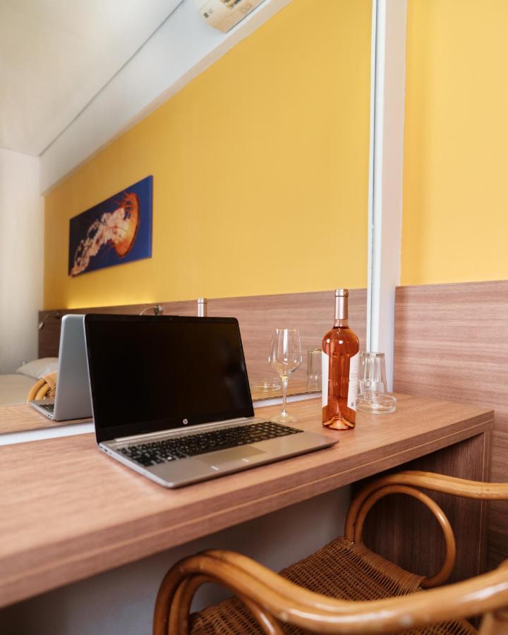 Hotel Pavlou Poros Town ภายนอก รูปภาพ
