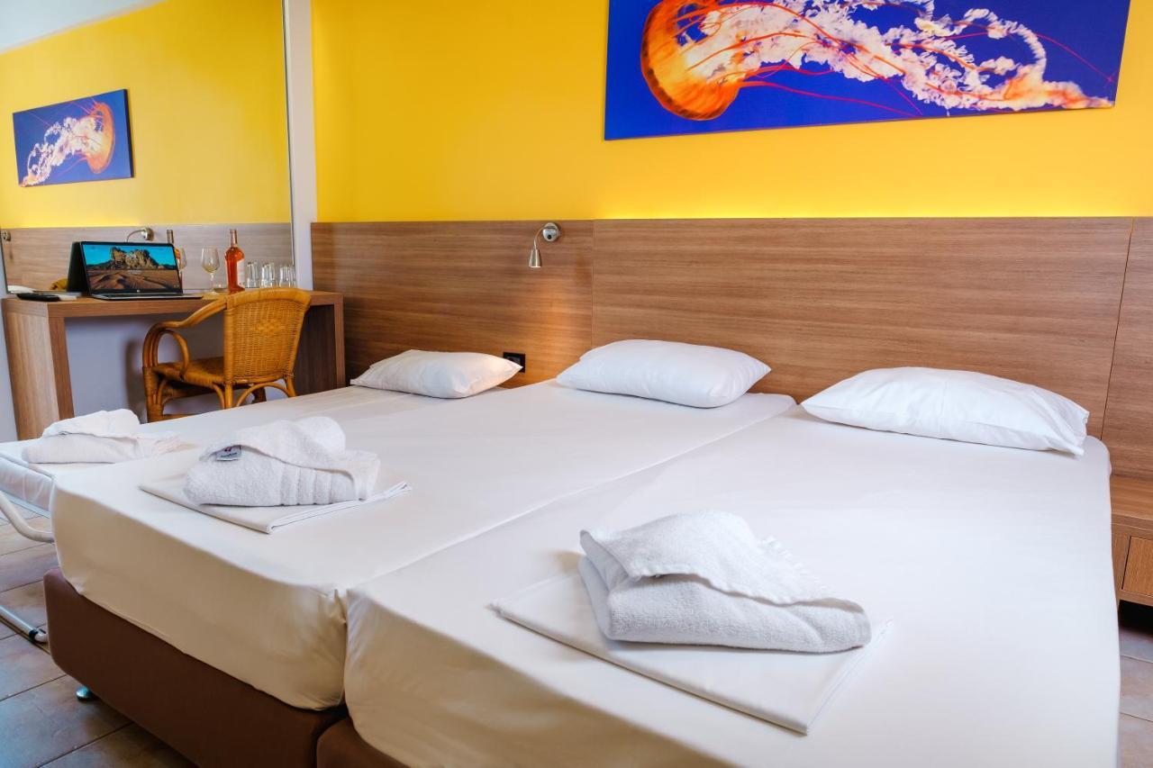 Hotel Pavlou Poros Town ภายนอก รูปภาพ